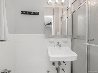 COMMUTERS DREAM LOCATION! This beautiful corner unit features a - photo 8