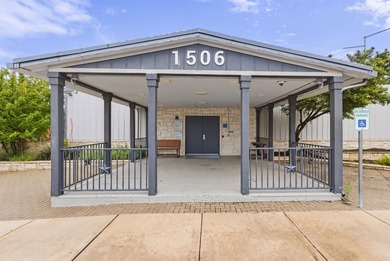 Positioned in the heart of the rapidly expanding Central Texas - photo 3