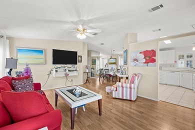 Charming Beachcomber model offering 2 spacious bedrooms, 2 baths - photo 11