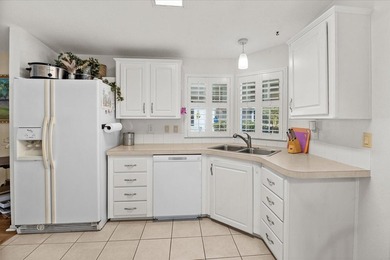 Charming Beachcomber model offering 2 spacious bedrooms, 2 baths - photo 13