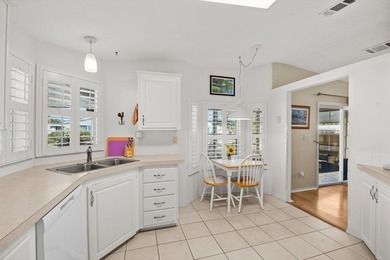 Charming Beachcomber model offering 2 spacious bedrooms, 2 baths - photo 15