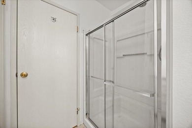 Charming Beachcomber model offering 2 spacious bedrooms, 2 baths - photo 21