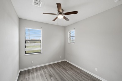 Welcome to this spacious 4-bedroom, 2-bathroom townhome built in - photo 27
