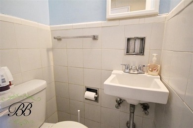 Welcome to this spacious and versatile brick 3-bedroom duplex - photo 15