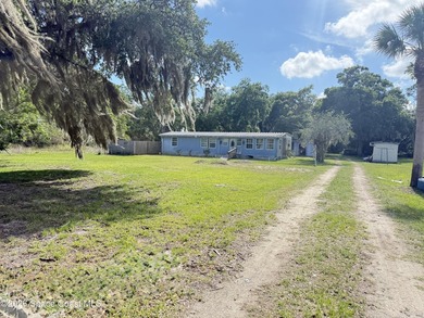 One acre of prime land located close to 520 and directly across - photo 3