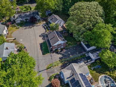 Stunning, renovated side-by-side duplex on a quiet cul-de-sac in - photo 2