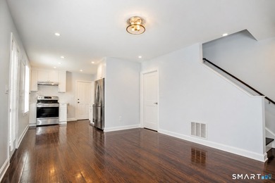 Stunning, renovated side-by-side duplex on a quiet cul-de-sac in - photo 3