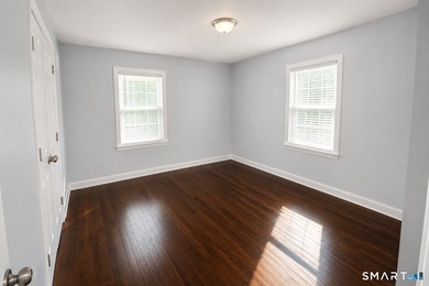 Stunning, renovated side-by-side duplex on a quiet cul-de-sac in - photo 8