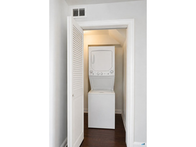 Stunning, renovated side-by-side duplex on a quiet cul-de-sac in - photo 9