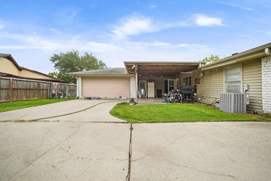 Welcome to 1504 Skyline Drive, a well-maintained 3-bedroom - photo 3