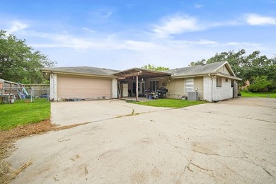 Welcome to 1504 Skyline Drive, a well-maintained 3-bedroom - photo 7