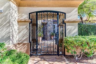 Breathtaking Las Vegas Strip views and sweeping golf course - photo 4