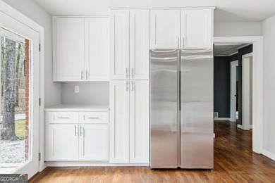 Welcome to this beautifully renovated four-bedroom - photo 11