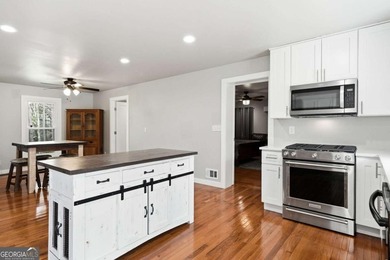 Welcome to this beautifully renovated four-bedroom - photo 12