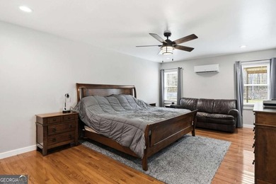 Welcome to this beautifully renovated four-bedroom - photo 13
