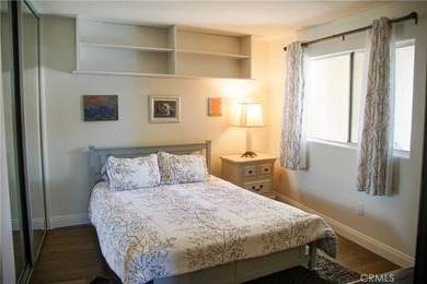 Welcome to this beautiful, spacious end-unit condominium - photo 3