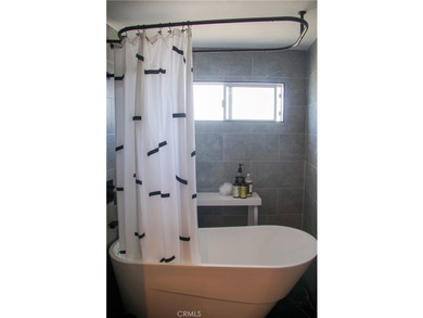 Welcome to this beautiful, spacious end-unit condominium - photo 7