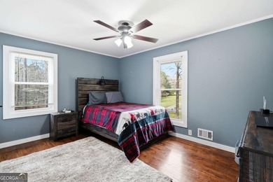 Welcome to this beautifully renovated four-bedroom - photo 20