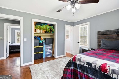 Welcome to this beautifully renovated four-bedroom - photo 21
