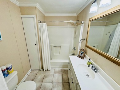 WELL BUILT 2 BED/1 AND A HALF BATH BEACH BUNGALOW WITH - photo 24