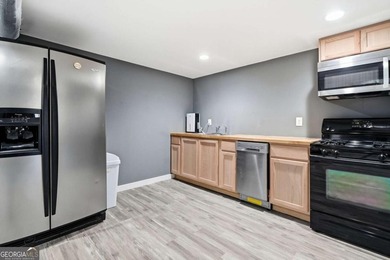 Welcome to this beautifully renovated four-bedroom - photo 25