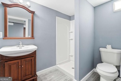 Welcome to this beautifully renovated four-bedroom - photo 26