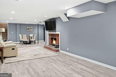 Welcome to this beautifully renovated four-bedroom - photo 30