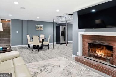 Welcome to this beautifully renovated four-bedroom - photo 31