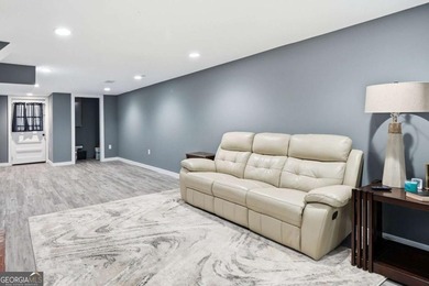 Welcome to this beautifully renovated four-bedroom - photo 32