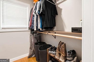 Welcome to this beautifully renovated four-bedroom - photo 33