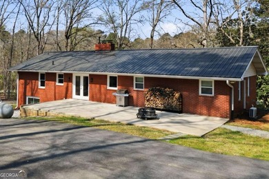 Welcome to this beautifully renovated four-bedroom - photo 36