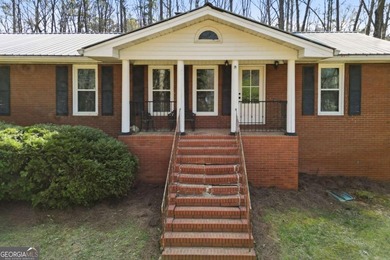 Welcome to this beautifully renovated four-bedroom - photo 37