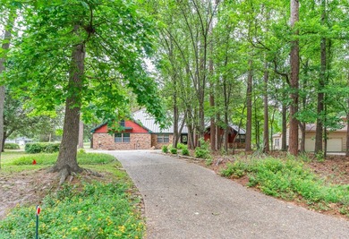 Beautiful custom 3BD-2.5BA Golf Course Home at Holly Lake Ranch - photo 1