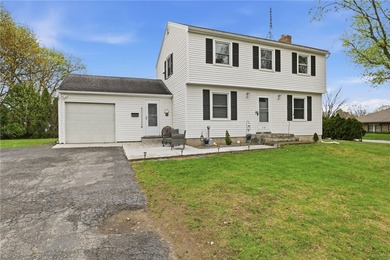 Charming Colonial offering 1,400 sq. ft. in the desirable East - photo 3