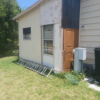 Lovely 1979 double wide (26x44) manufactured home located in the - photo 7