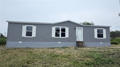 New- Ready to move in! Large open floor plan. Roomy bedrooms - photo 1