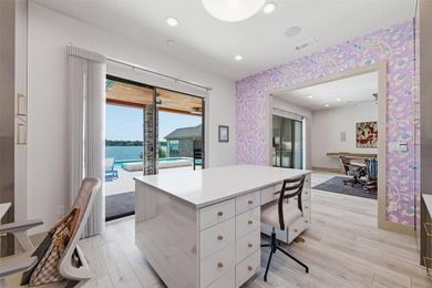 Welcome to this stunning gated 3-bedroom, 3-bathroom lake home - photo 11