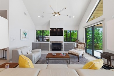 Welcome to this stunning gated 3-bedroom, 3-bathroom lake home - photo 15