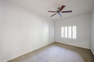 Beautiful 2 bed + den condo in the heart of Toscana, offering a - photo 16