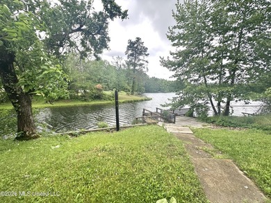 Welcome to the Lake! New listing right on the water perfect for - photo 16