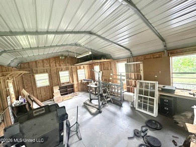 Welcome to the Lake! New listing right on the water perfect for - photo 17