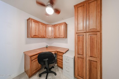 Beautiful 2 bed + den condo in the heart of Toscana, offering a - photo 20