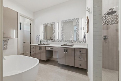 Welcome to this stunning gated 3-bedroom, 3-bathroom lake home - photo 26