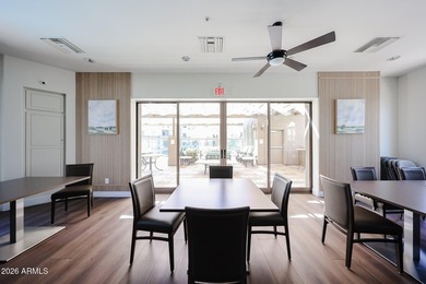 Beautiful 2 bed + den condo in the heart of Toscana, offering a - photo 27