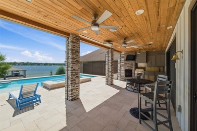 Welcome to this stunning gated 3-bedroom, 3-bathroom lake home - photo 31
