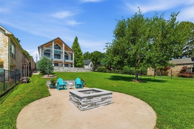 Welcome to this stunning gated 3-bedroom, 3-bathroom lake home - photo 33