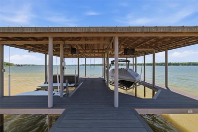 Welcome to this stunning gated 3-bedroom, 3-bathroom lake home - photo 36