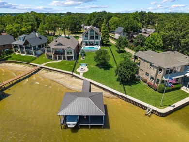Welcome to this stunning gated 3-bedroom, 3-bathroom lake home - photo 38