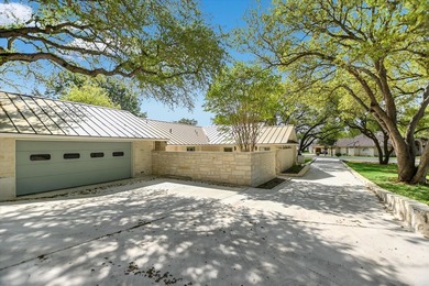 Located in the heart of Horseshoe Bay, this beautifully updated - photo 3