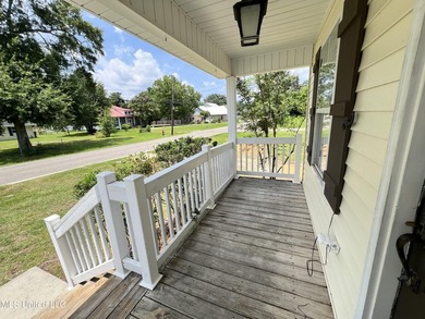Well-maintained 3-bedroom, 2-bath home located on beautiful Jeff - photo 14